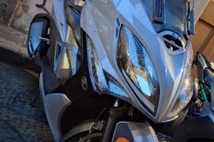 Kymco Xciting S 400i gomme nuove + tre pezzi extra