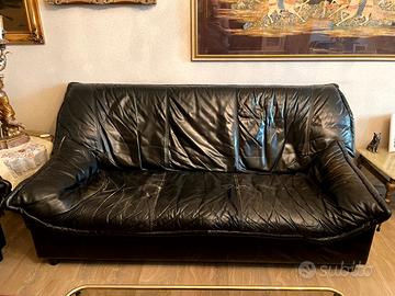 DIVANO IN PELLE NERA CON DUE POLTRONE