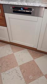 Lavastoviglie smart Bosch con frontalino inox
