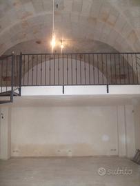 Locale terraneo con ampio soppalco