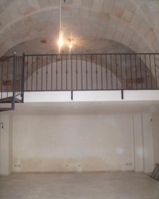 Locale terraneo con ampio soppalco