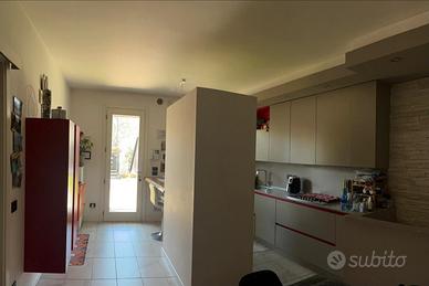 Appartamento PT, 2 camere, 2 bagni e giardino