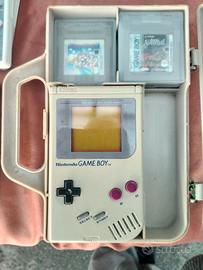 Nintendo game boy con custodia e giochi