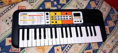 PIANOLA YAMAHA  PSS F30
