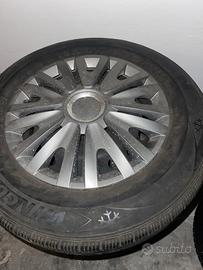 Gomme 215/65/R16 con i cerchi