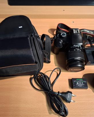 Fotocamera Canon EOS 1100D usata
