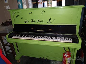 pianoforte a muro