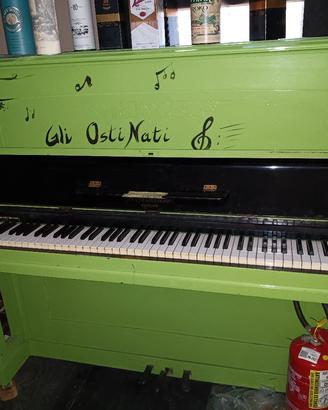 pianoforte a muro