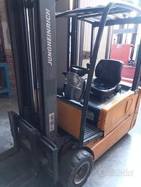 carrello elevatore muletto 