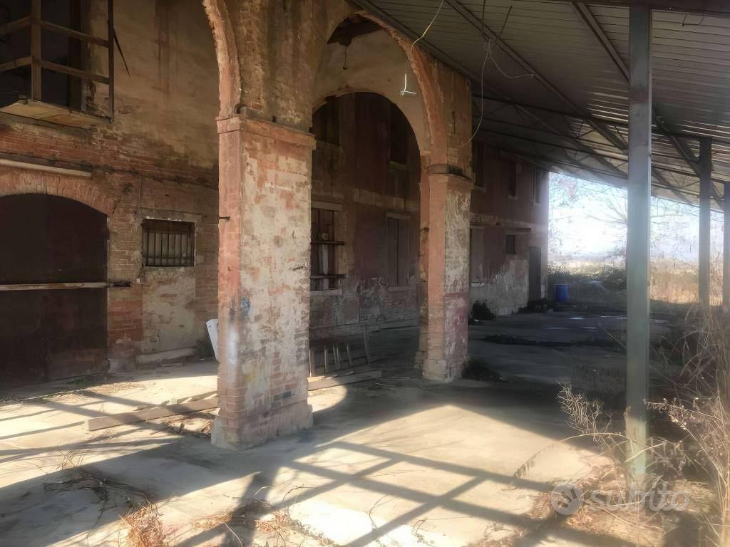 Immobile in asta di 435 m² con più di 5 locali a M - Vista 4