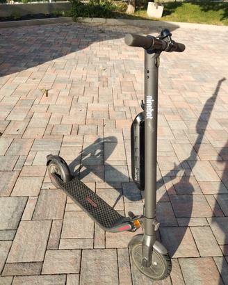 Monopattino Ninebot E22E con Batteria Extra