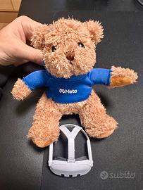 Raro orsetto Meta in peluche con visore VR