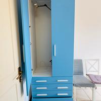 Armadio con due ante con quattro casetti