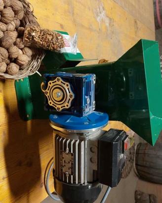 Sgusciatrice per noci e nocciole