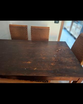 tavolo legno e 6 sedie in vimini