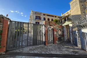 CASA SEMINDIPENDENTE A BARONISSI