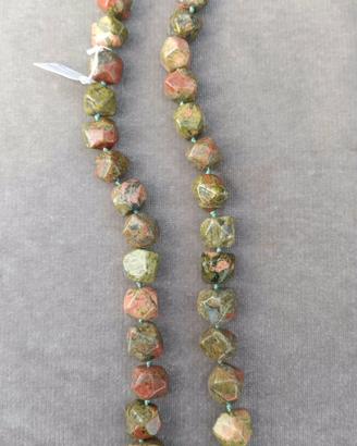 collana in pietra 
