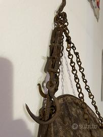 Antica bilancia a stadera in ferro