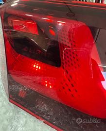 Faro IQ.Light LED Matrix golf 8 posteriore destro