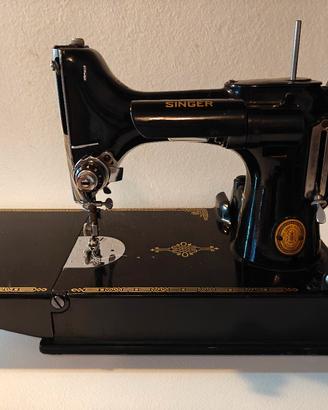 Singer Featherweight 221

Macchina Da Cucire