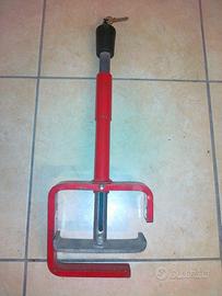 Blocca pedali per auto