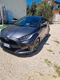 Toyota yaris hybrid lounge