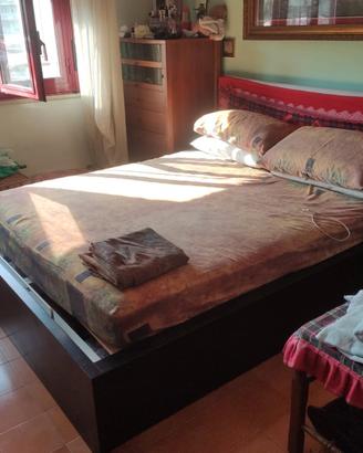 letto a  cassonetto  più due comdini ,nero con co