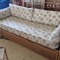 Divanetto e poltroncine in midollino