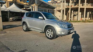 Toyota RAV4 2.2 D-4D 136 CV Luxury
