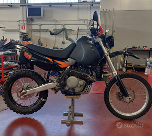 Honda NX 650 dominator Baja