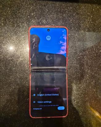 Motorola Razr 40 Ultra con display da sostituire