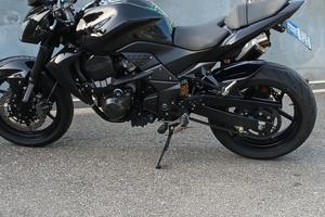 kawasaki naked 750 total black