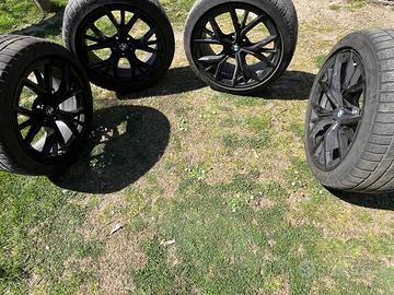 Cerchi in lega con gomme