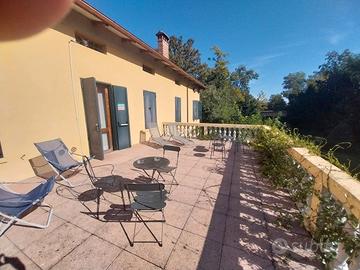 Splendida villa d'epoca con parco e dependance