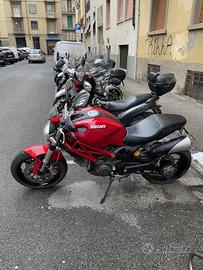 Ducati Monster 796 rossa