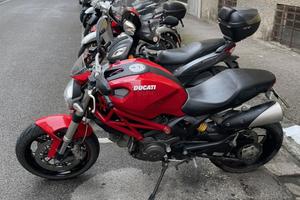 Ducati Monster 796 rossa