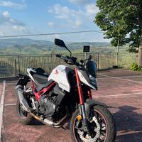 Honda Hornet 750 2492km Style pack Red+Quick Shift