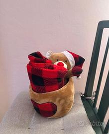Orsetto peluche con cestino e coperta natalizio