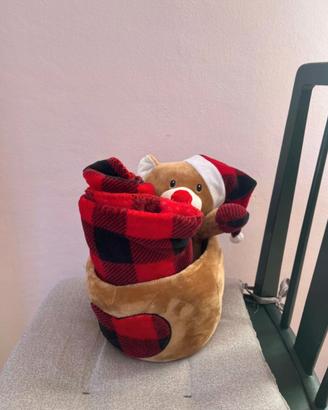 Orsetto peluche con cestino e coperta natalizio