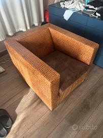 Poltrona Minotti, pelle di coccodrillo