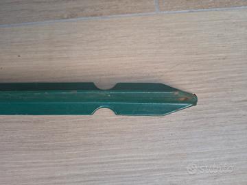 Palo a "t" plastificato verde h 150 cm 30x30 mm