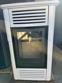 STUFA A LEGNA IN MAIOLICA 10kw  CON 2 VENTOLE ARIA