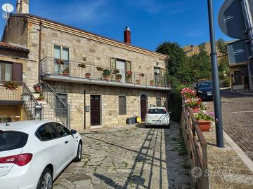 Appartamento con corte esterna a Castel Lagopesole