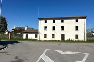 CASA INDIPENDENTE A SPRESIANO