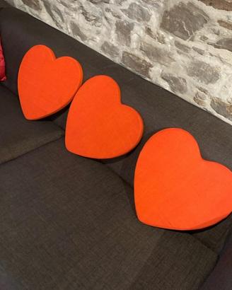 3 insoliti, cuscini a cuore rosso  fiamma