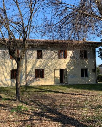 Casa friulana da valorizzare con 600 mq di giar...