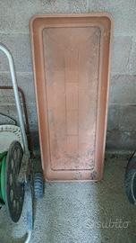 sottovaso per fioriera / vasca grande ci può stare