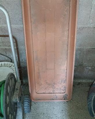 sottovaso per fioriera / vasca grande ci può stare