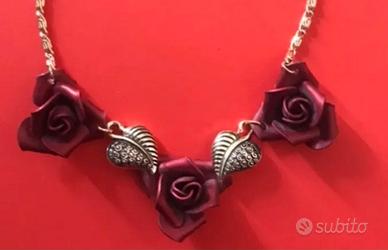 Parure collier e orecchini a clips di rose rosse