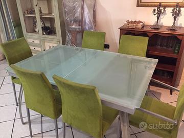 Tavolo in cristallo ed acciaio con 8 sedie